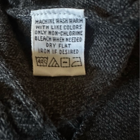 NWT Geoffrey Beene Cotton Dark Grey V Neck Sweater Medium - Picture 2 of 11